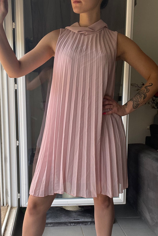 Robe plissée évasée rose